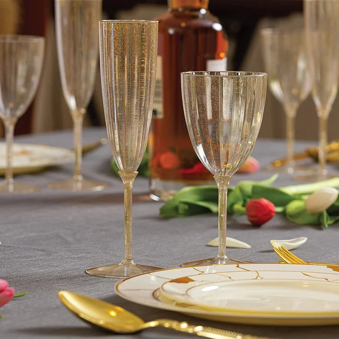 VeZee Disposable Plastic Gold Glitter Disposable Wine Glasses Goblet 7 Oz Pack of 16